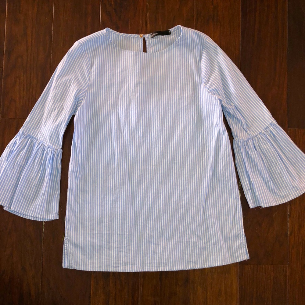 Women’s bell sleeve top